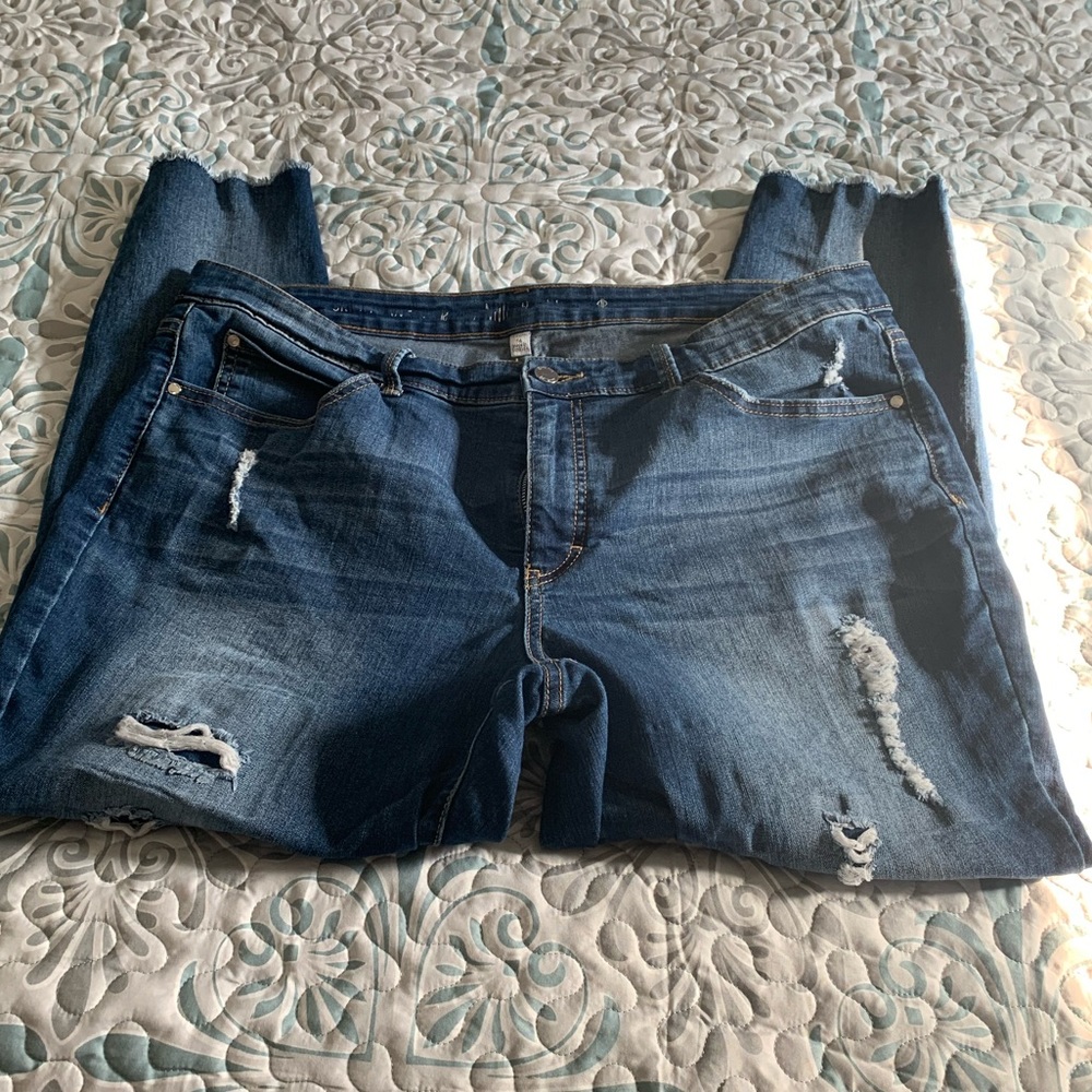 Jennifer Lopez Distressed Cropped Jeans